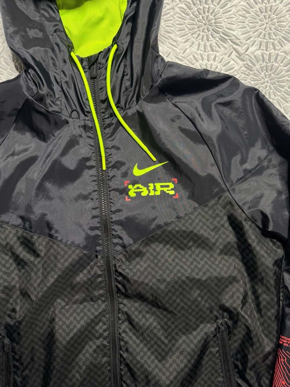 Nike Catching Air Wind-runner Jacket CW4708-010 Black Multicolor Mens Size Small